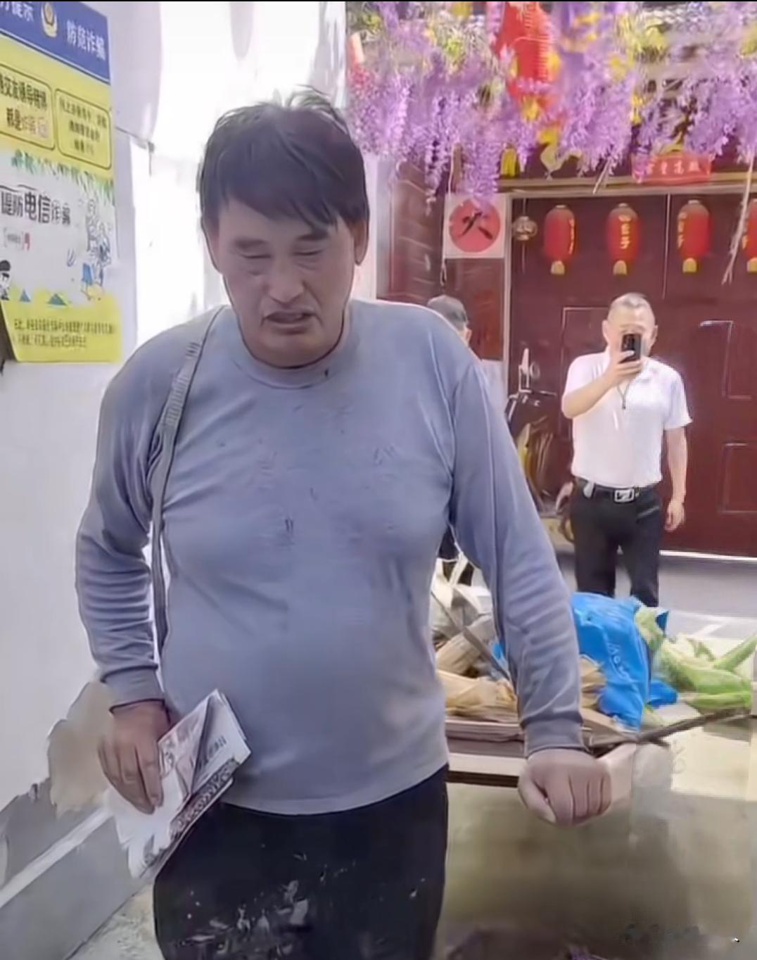 现在的朱之文天天演出不断，再也不用干苦力活了。现在吃的白白胖胖的，之前的那个朱之