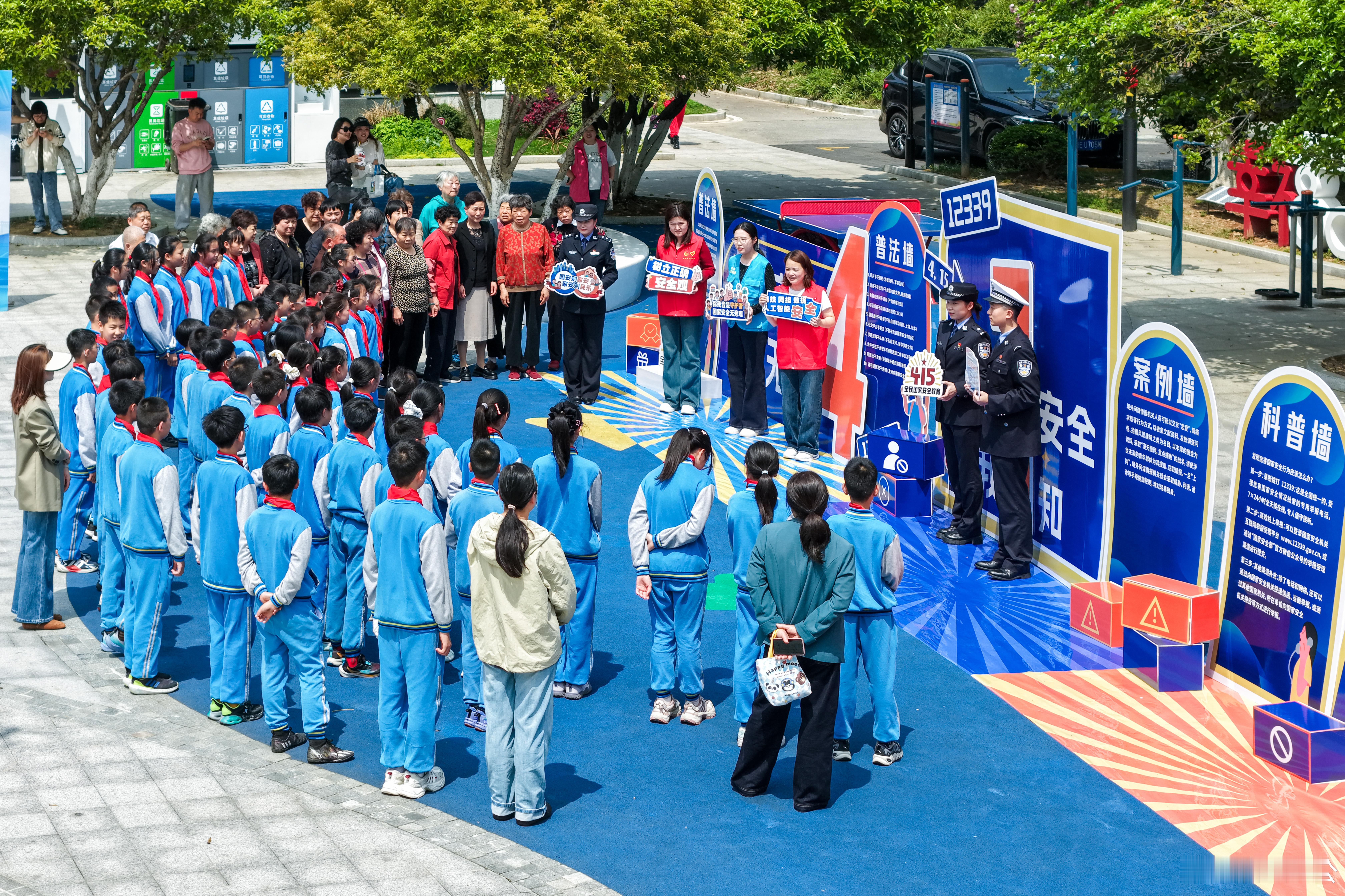 全民国家安全教育日，浙江湖州长兴警社校携手，把安全知识送到家门口、校园里。浙江警