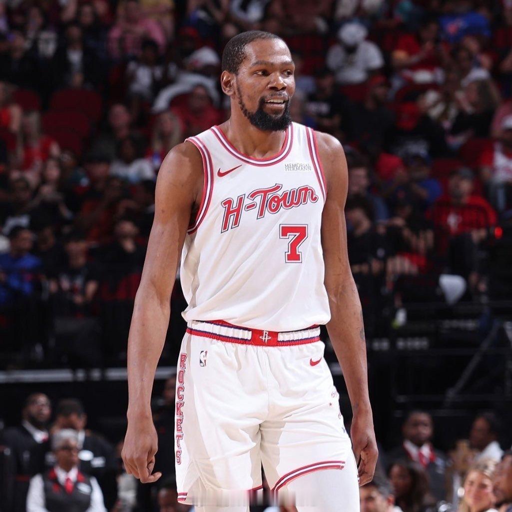 斯通被问到交易得到杜兰特到底值不值：“非常值得！我们对杜兰特十分满意，他完全符合