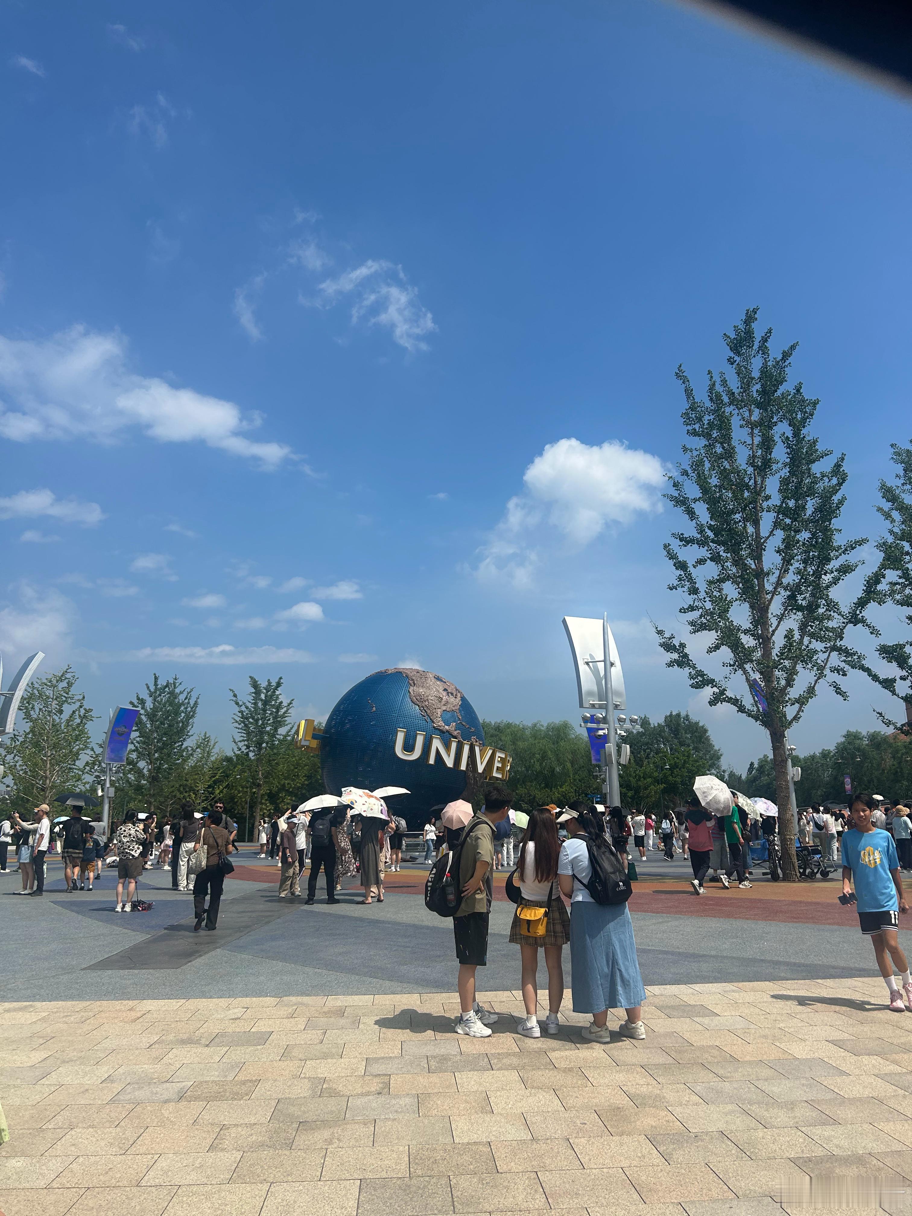 周六去环球，全是放暑假的崽崽们。最喜欢飞跃侏罗纪和火种起源，体验上不如迪子。首先