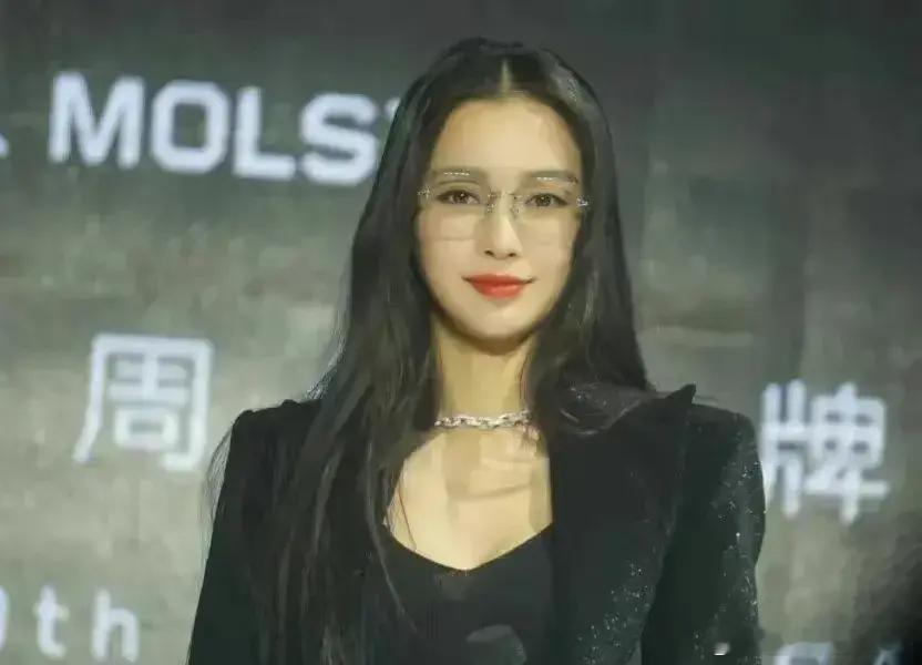 你能猜出这是谁吗？ ​​​