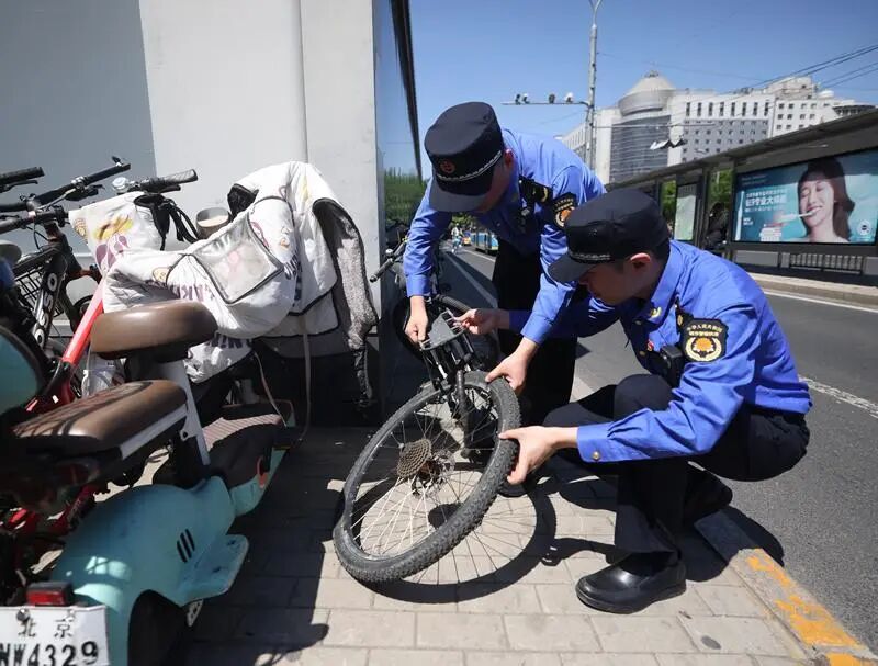 北京多部门联合清理“僵尸”非机动车，公示7天无人认领将处置