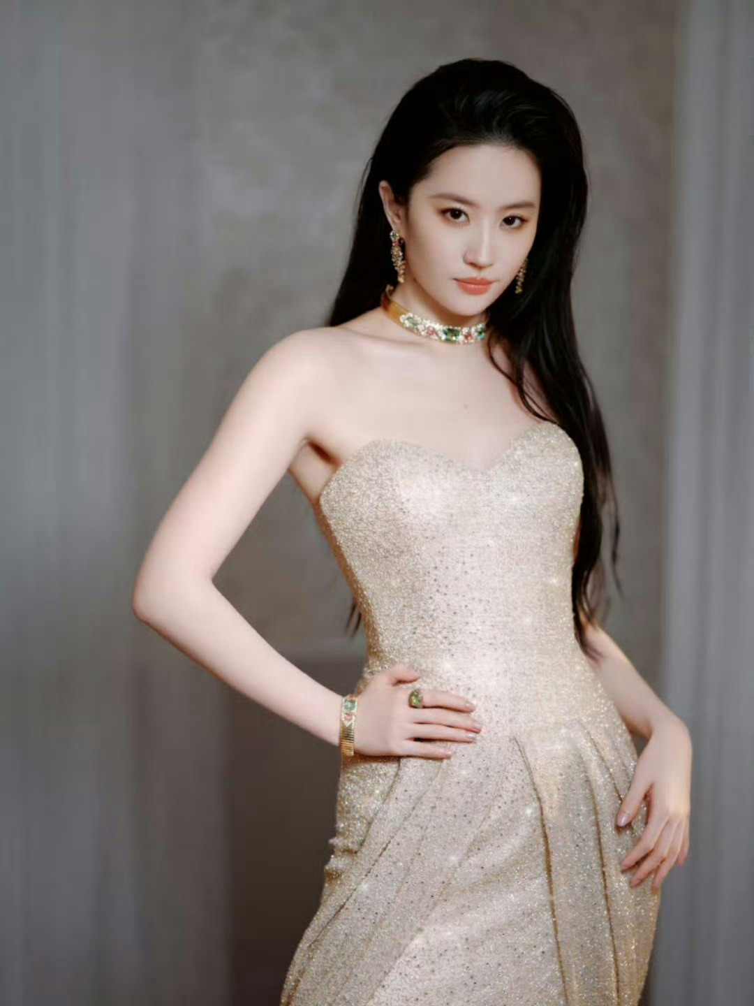白玉兰组委会疑似回应刘亦菲没去 仙女姐姐刘亦菲凭借《玫瑰的故事》提名第30届白玉
