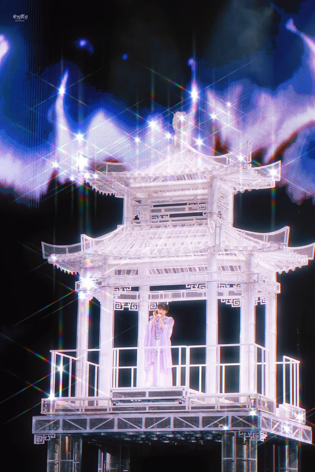 亭角飞檐挂流云