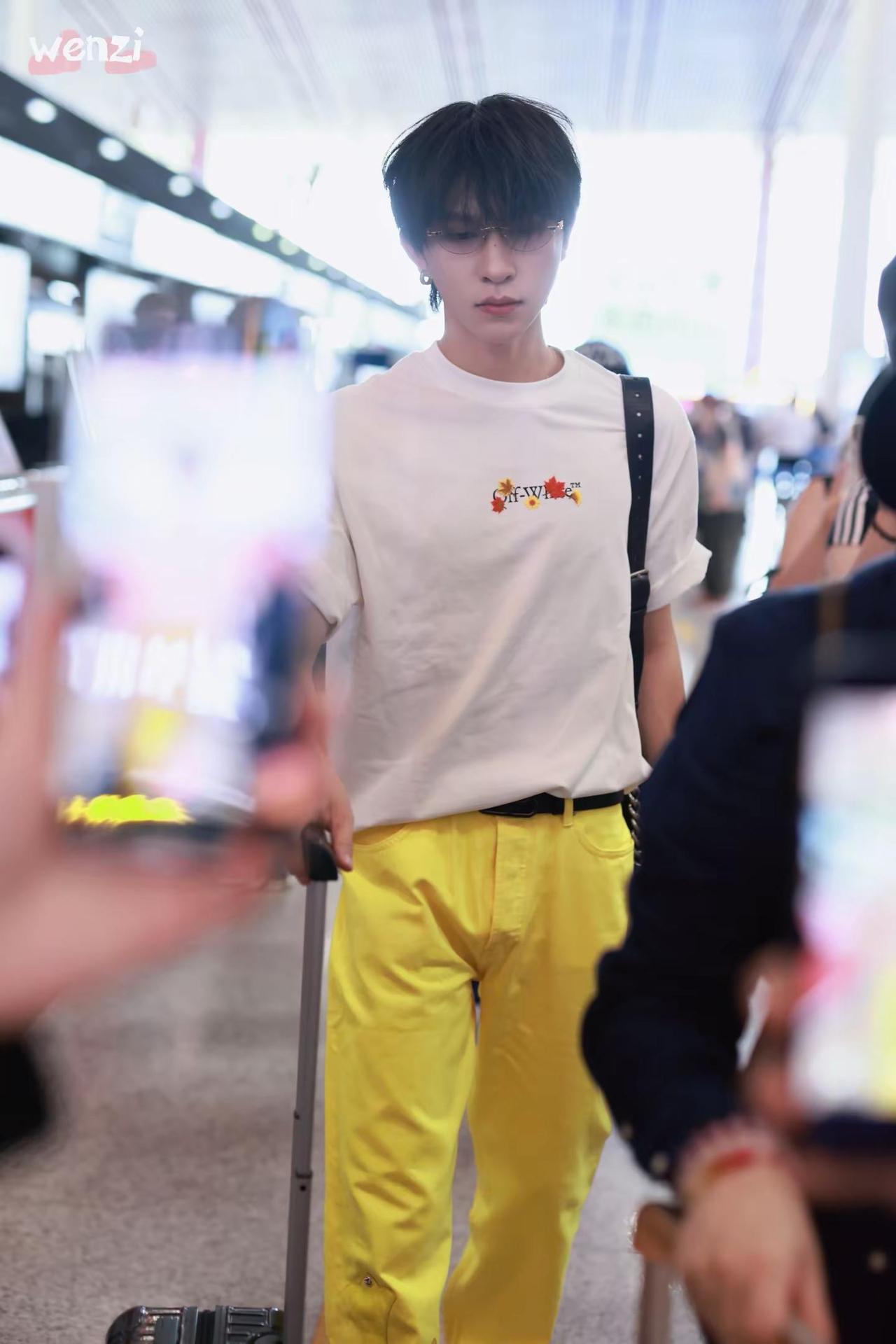 帅哥你随便吧@张集骏 机场 穿搭ootd
