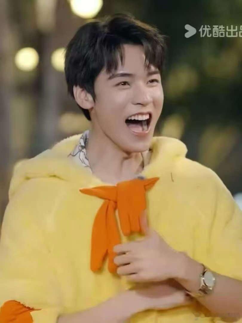 龚俊贾冰一眼识破麻花的伪装 龚俊和贾冰也太神了吧，先是看穿扮成摄像老师的朱博岩，