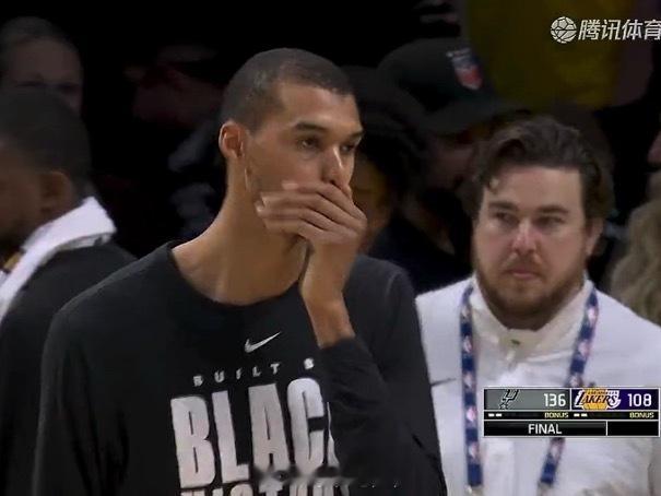 父子局！马刺客场136-108擒杀湖人😤文班亚马40分12篮板，卡布16分4篮