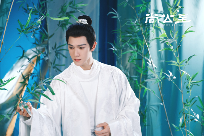 李昀锐白衣古装竹林大片李昀锐言尚久候 李昀锐言尚久候，谁能拒绝得了李昀锐白衣古装