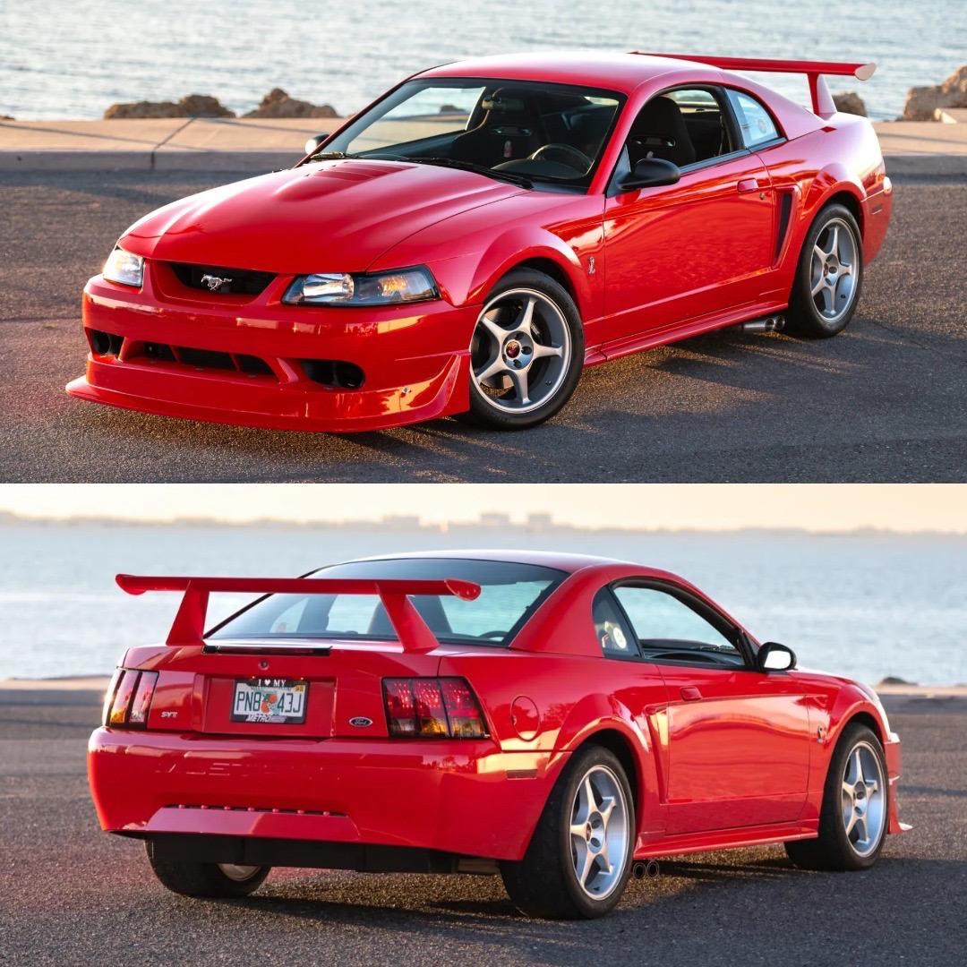 2000 年的 Ford Mustang SVT Cobra R 是 SVT 向