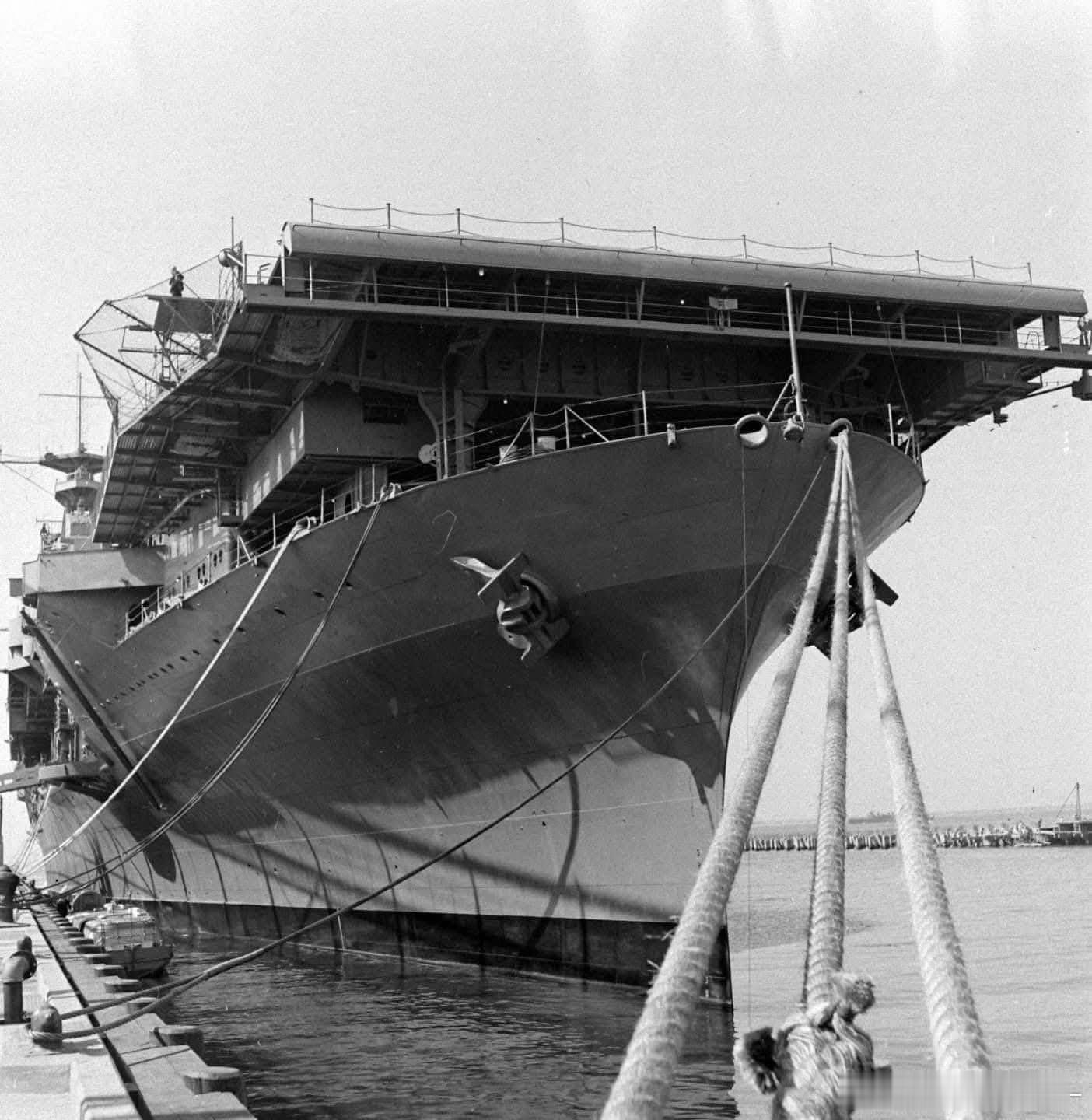 入役当天拍摄的大黄蜂号航母，摄于1941年10月20日的诺福克军事历史全触达中外