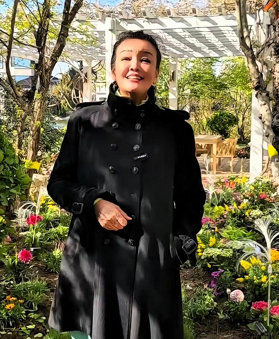 张兰那天没去哈尔滨，那个开业典礼，大家都在等她，她却选择去了，刘嘉玲的派对那里，