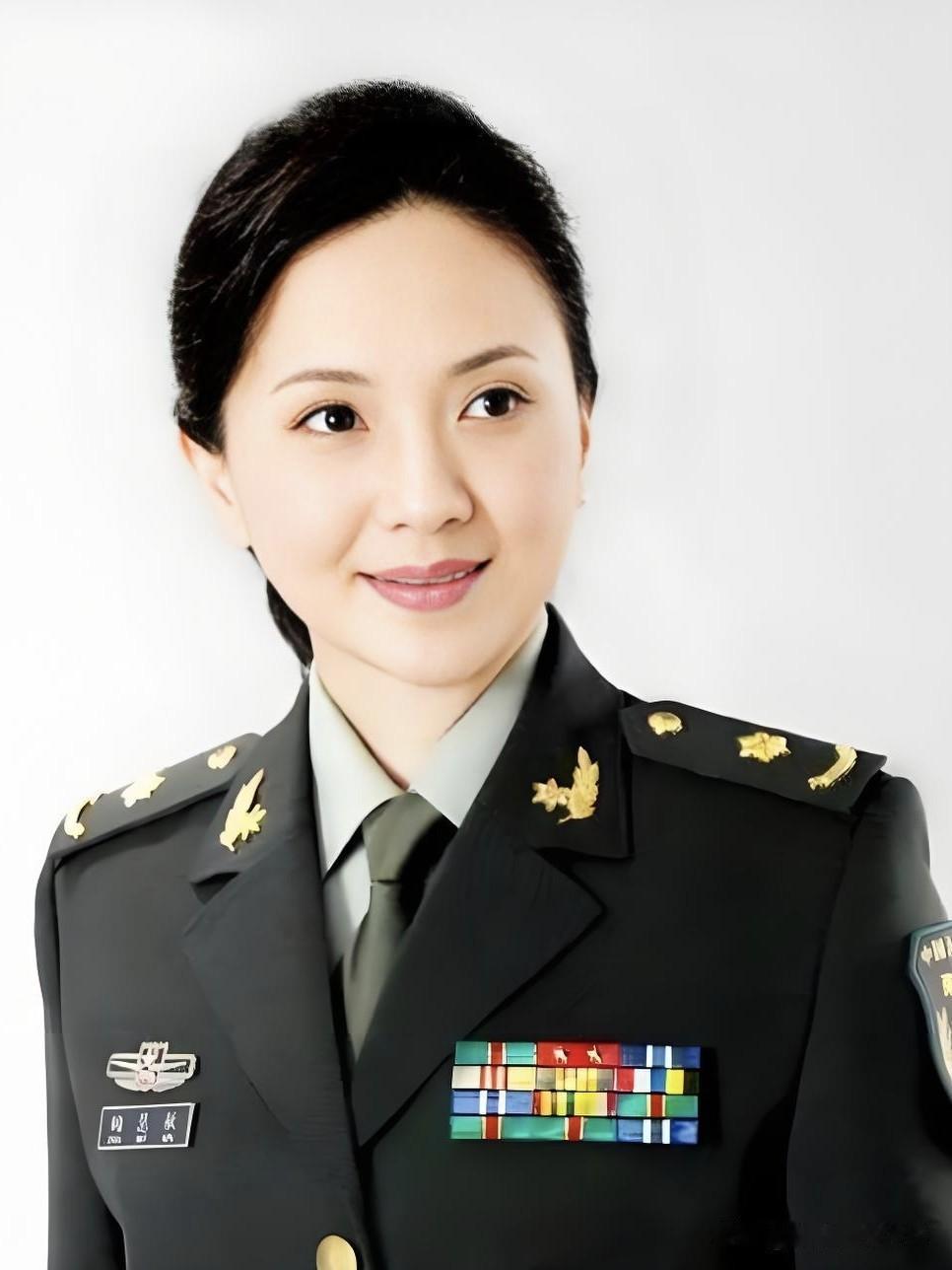陶慧敏，江南烟雨走出来的古典美人。一颦一笑皆是戏，从《杨乃武与小白菜》到《人民的