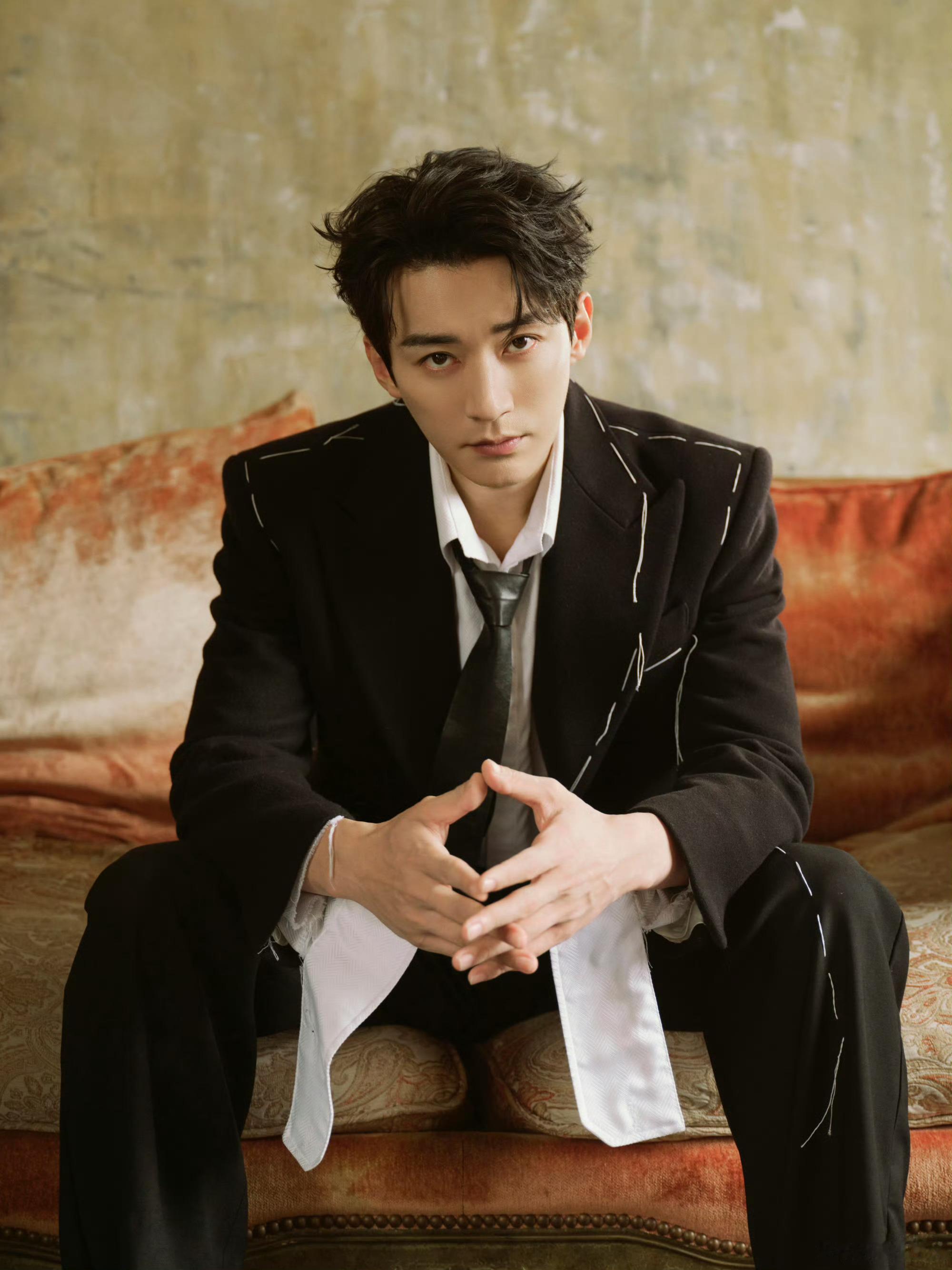 #刘学义开工##刘学义的眼镜碎了# 刘学义开工啦，这个造型如何[doge] ​​