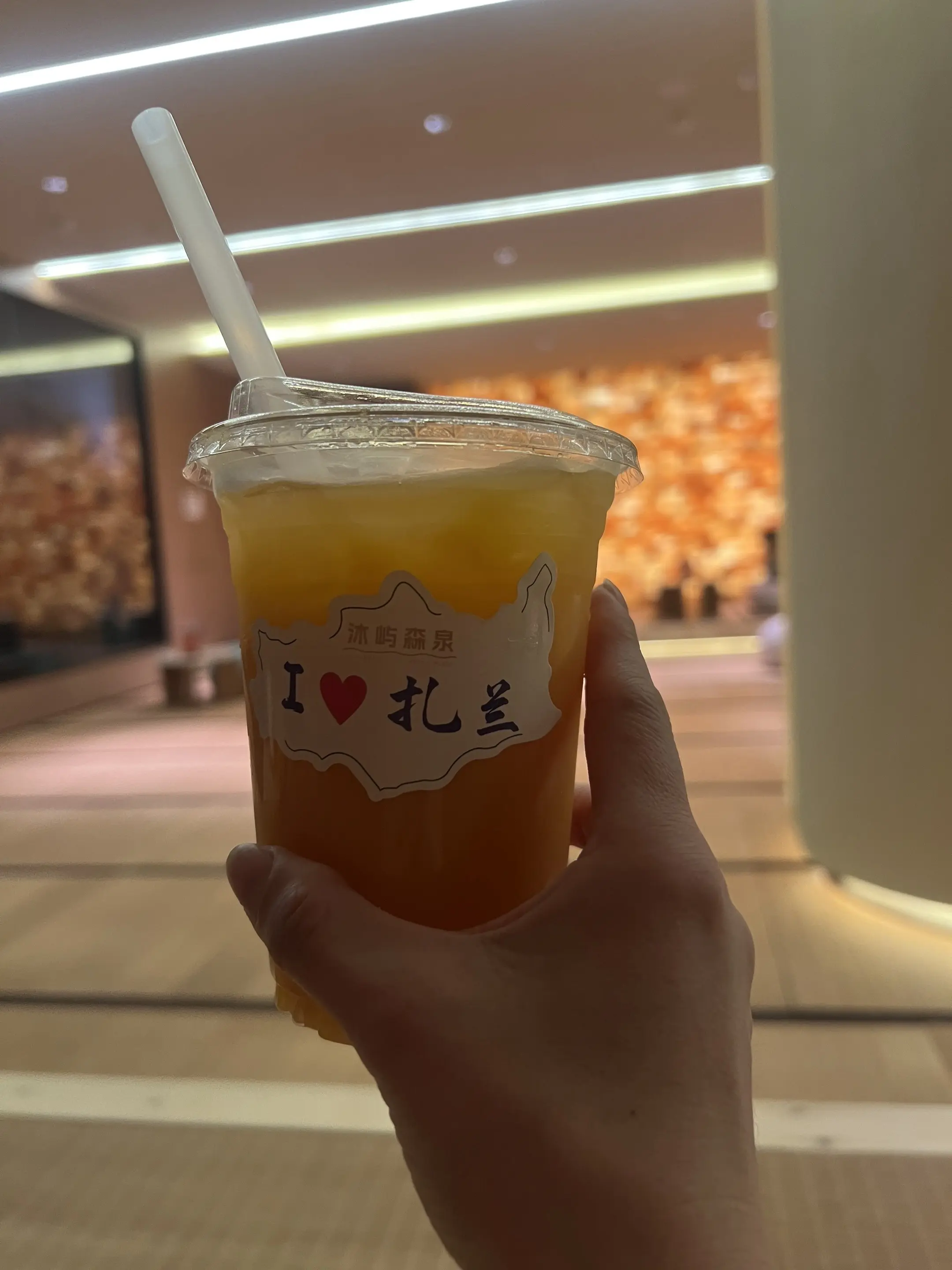 放下过往的烦恼、珍惜当下的美好、风会暖、路会顺，日子慢慢过，生活渐渐甜...