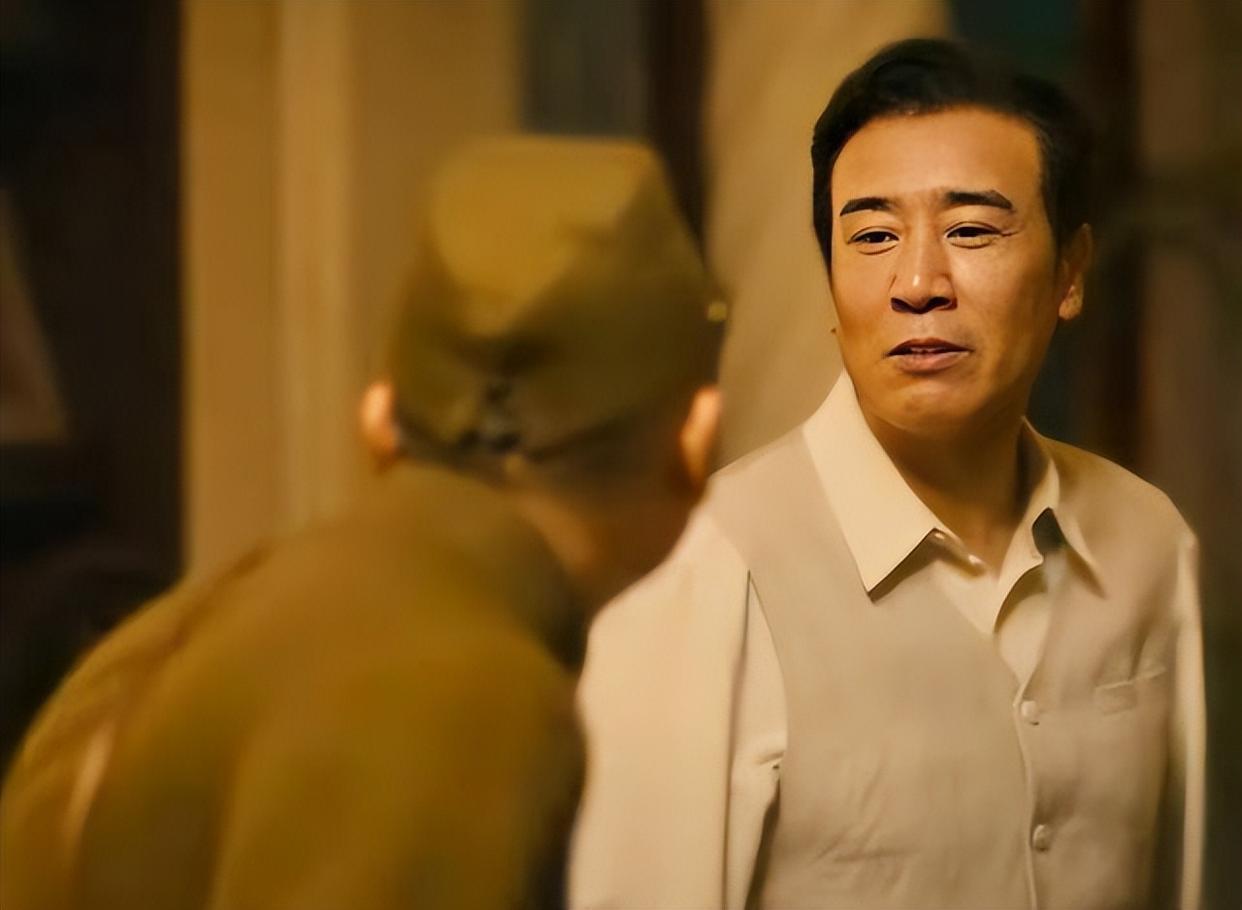 同样出自导演张永新之手，《八千里路云和月》本该延续《觉醒年代》的叙事严谨性，可追