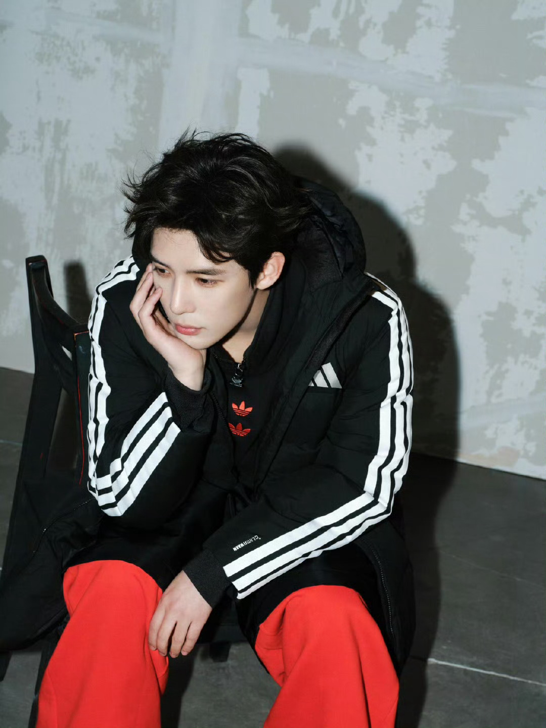 共勉少年志，彼消年少愁