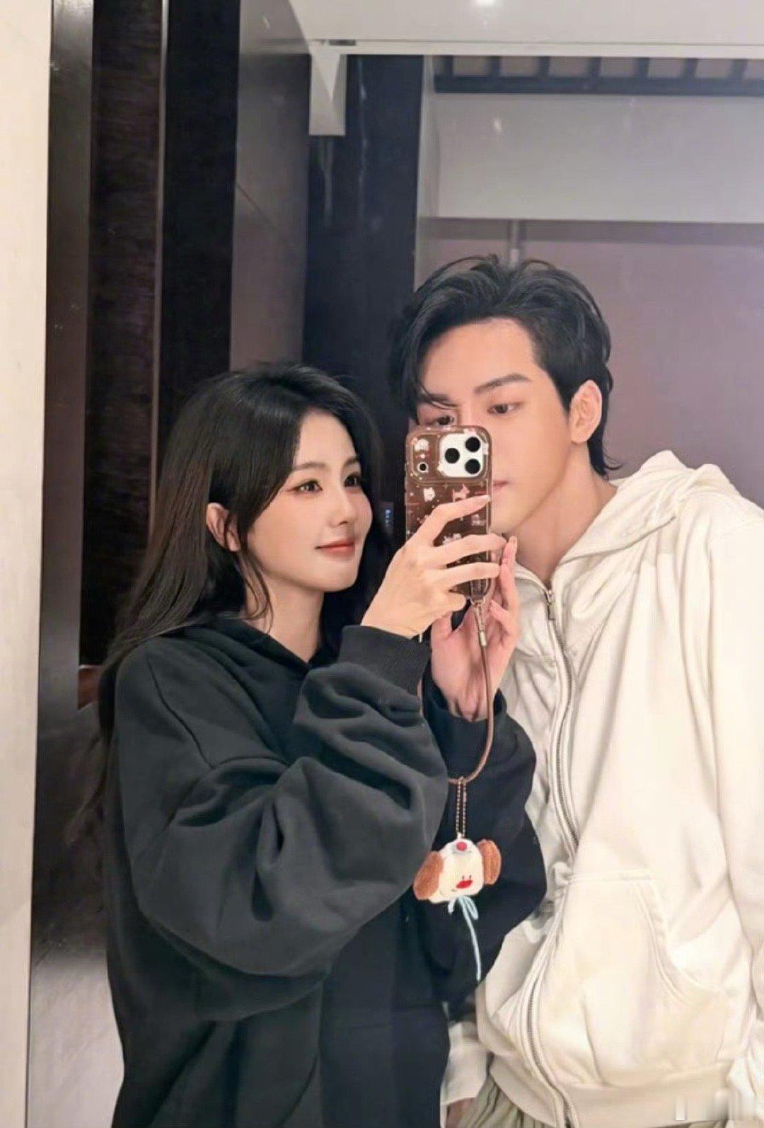 白鹿曾舜晞售后自拍照就这个名曾妍顺爽！！ ​​​