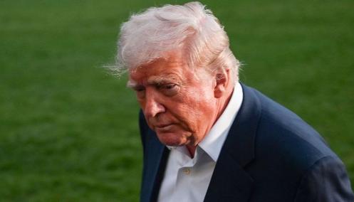 仗是特朗普自己打的，人是他下令斩的，开战头几天他还在镜头前咧嘴笑，一周之后画风全