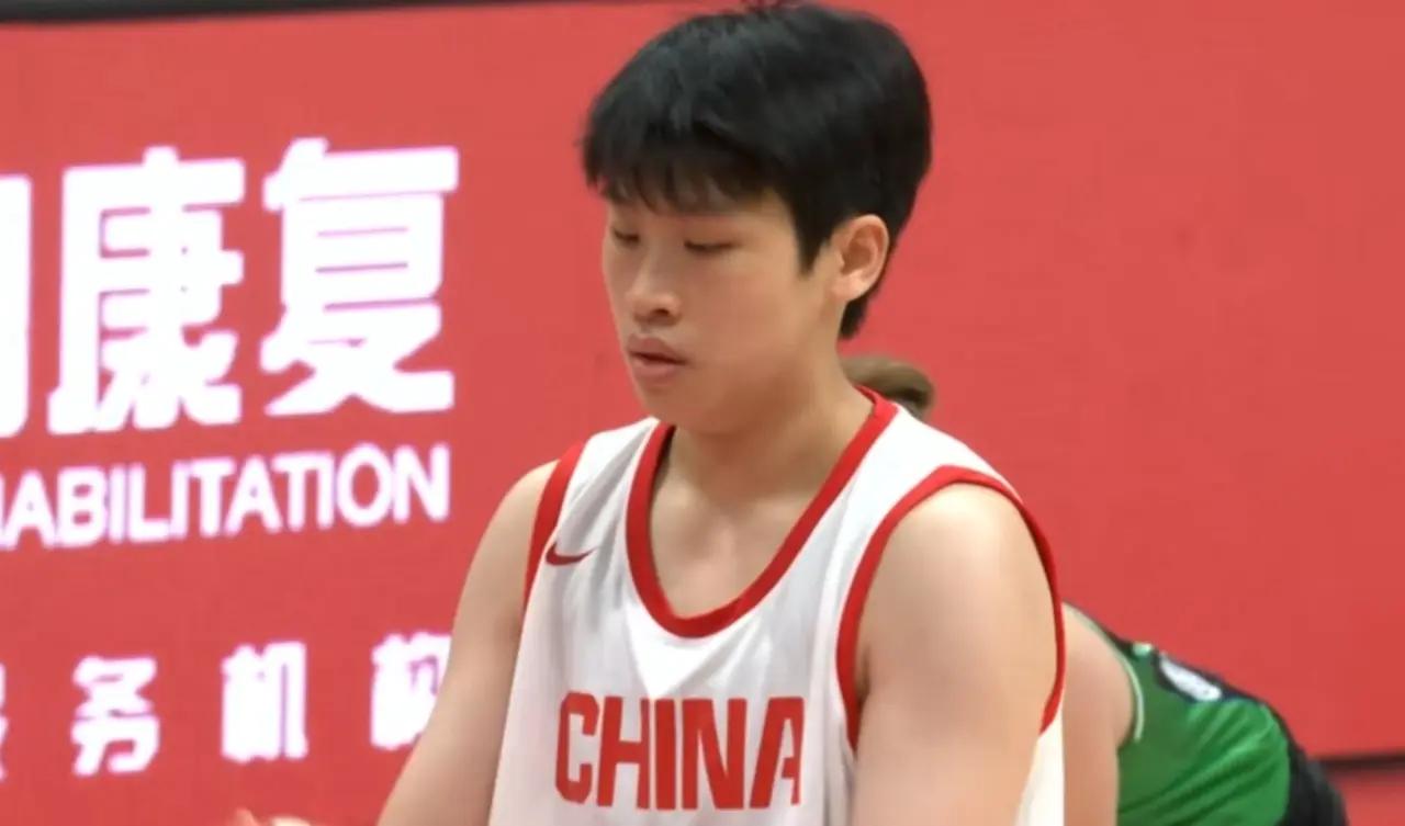 相比于后卫线的不稳定表现，中国女篮锋线球员的能力不足才是限制我们发挥的最大障碍。