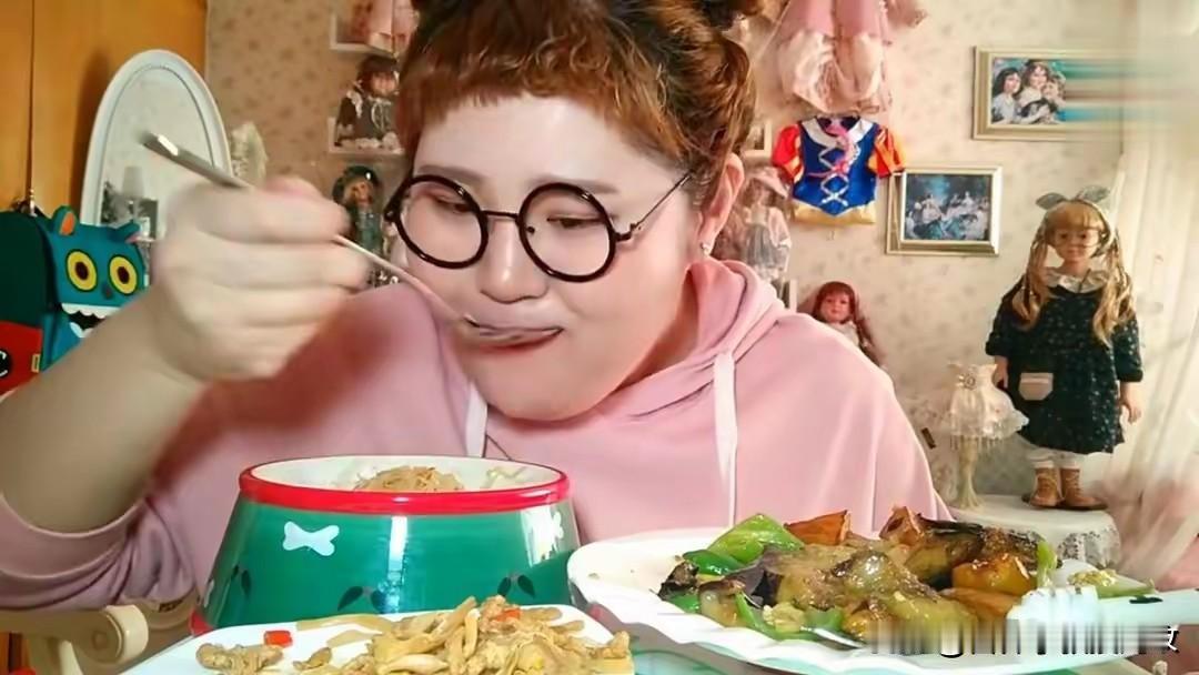 健康的饮食方式是每餐饭七八分饱。七八分饱是指还能吃，而吃的欲望有所下降。但有些人