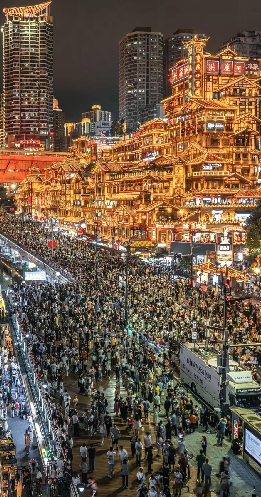 一张图片看出国庆节期间重庆旅游人气水平之高，国庆节重庆随便一个旅游景点都是人山人