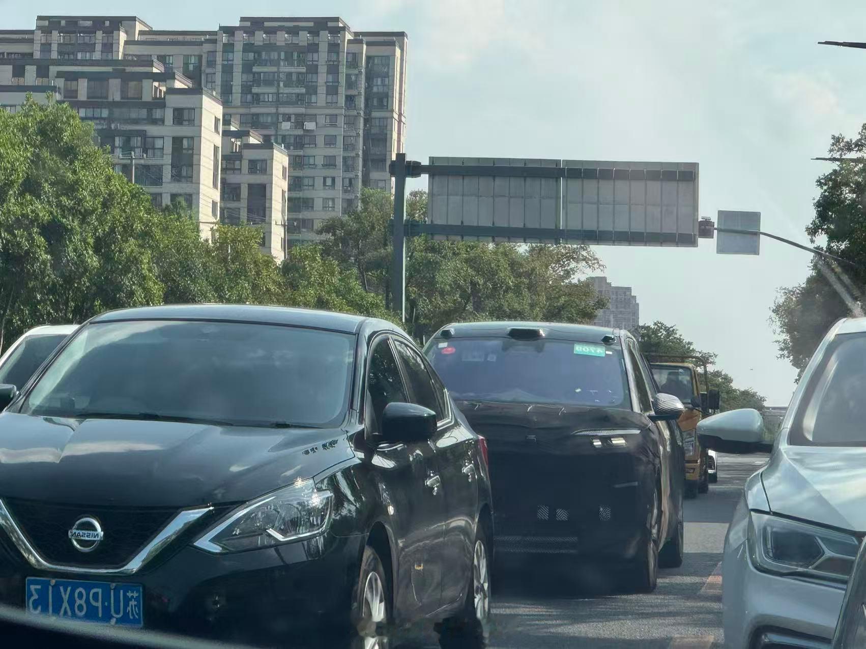 看大家都在发，我也悄咪咪发一下这张图是电动知士群友昨天开车拍到的，他说如果不是没