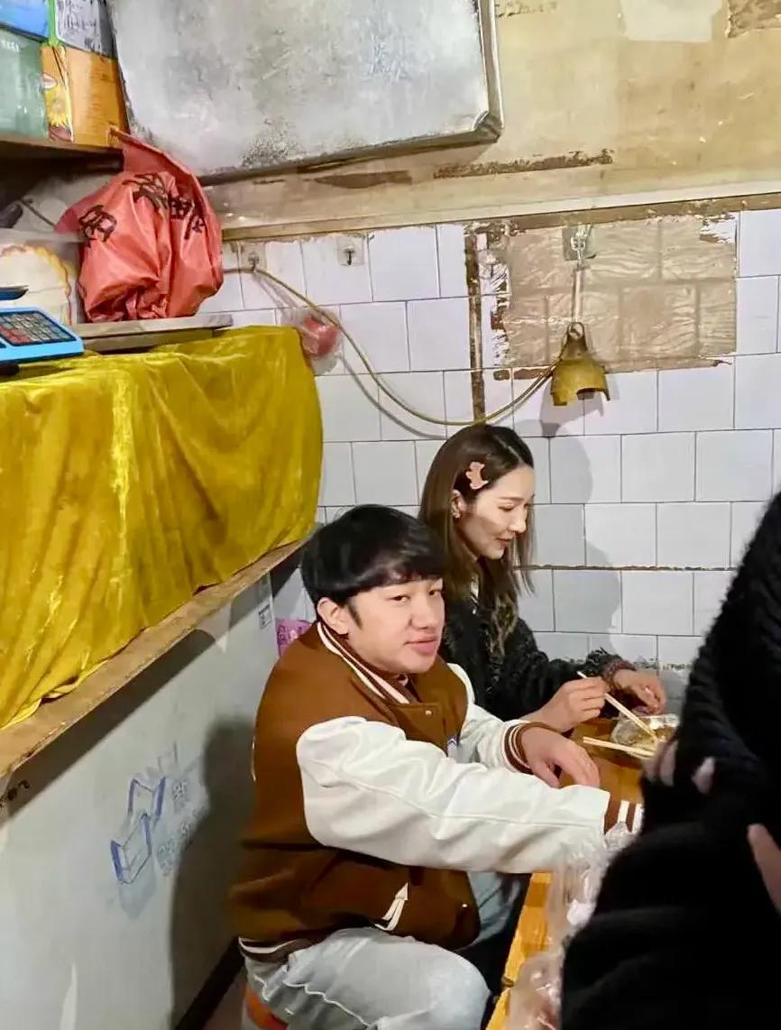 李亚楠是怎么看上王祖蓝的？？？
是王祖蓝的钞能力？？？