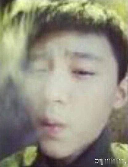 周翊然  前艺名方翔锐，听说当初是重庆某职高的，前老板黄锐花高价把他塞进上海奉贤