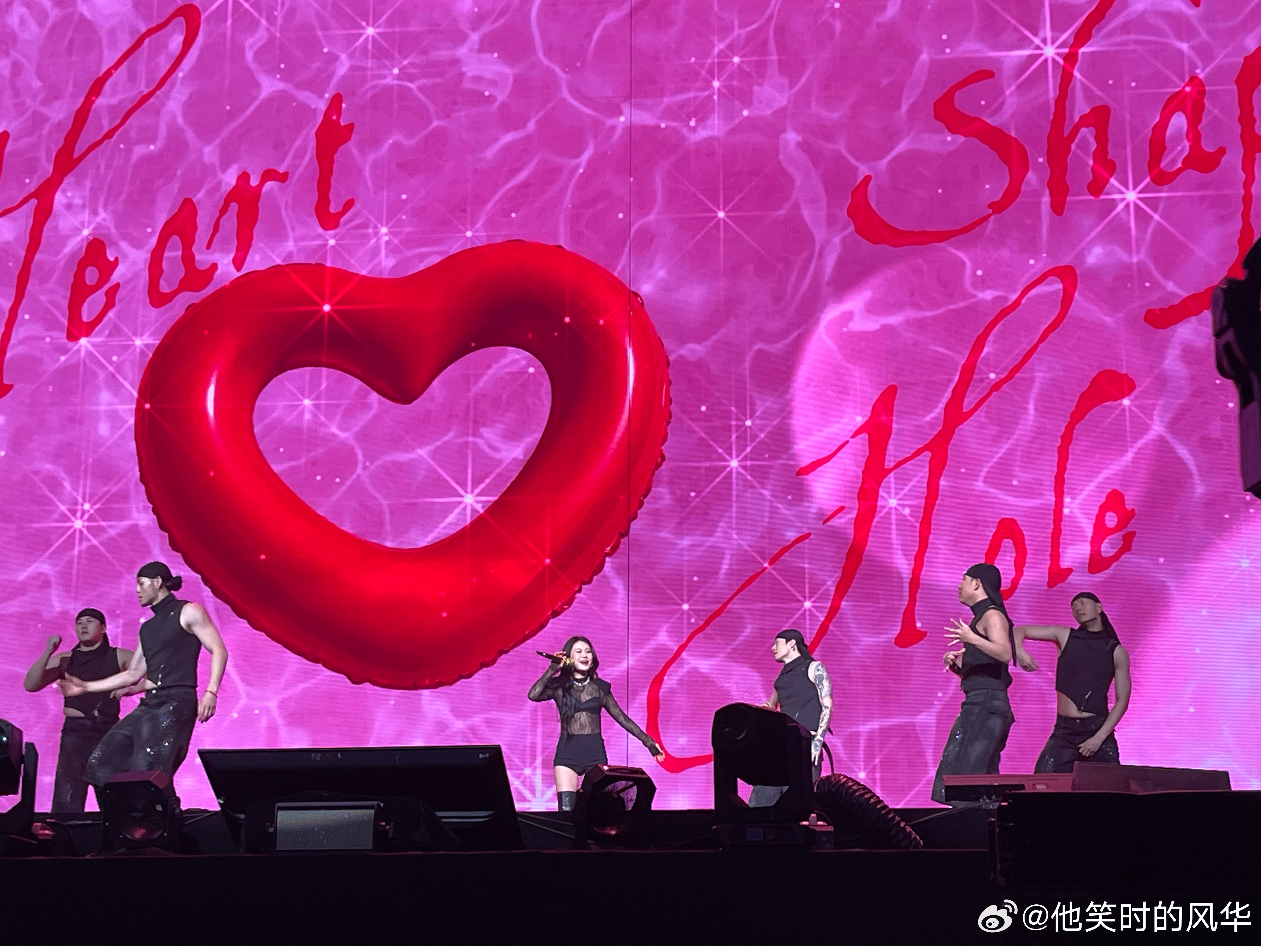 袁娅维月亮撒野2.0巡回演唱会 这上座率太惊人了！仿佛能预见杭州站的火爆，希望能