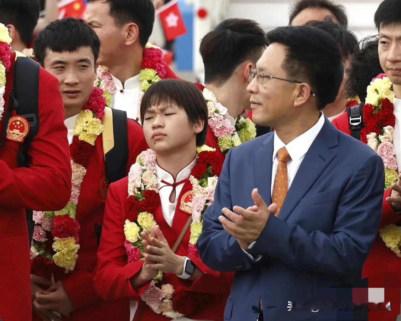 港媒真的很爱全红婵，拍了她好多张小动作！
港媒嘴巴这么毒，却用超可爱夸全妹打哈欠