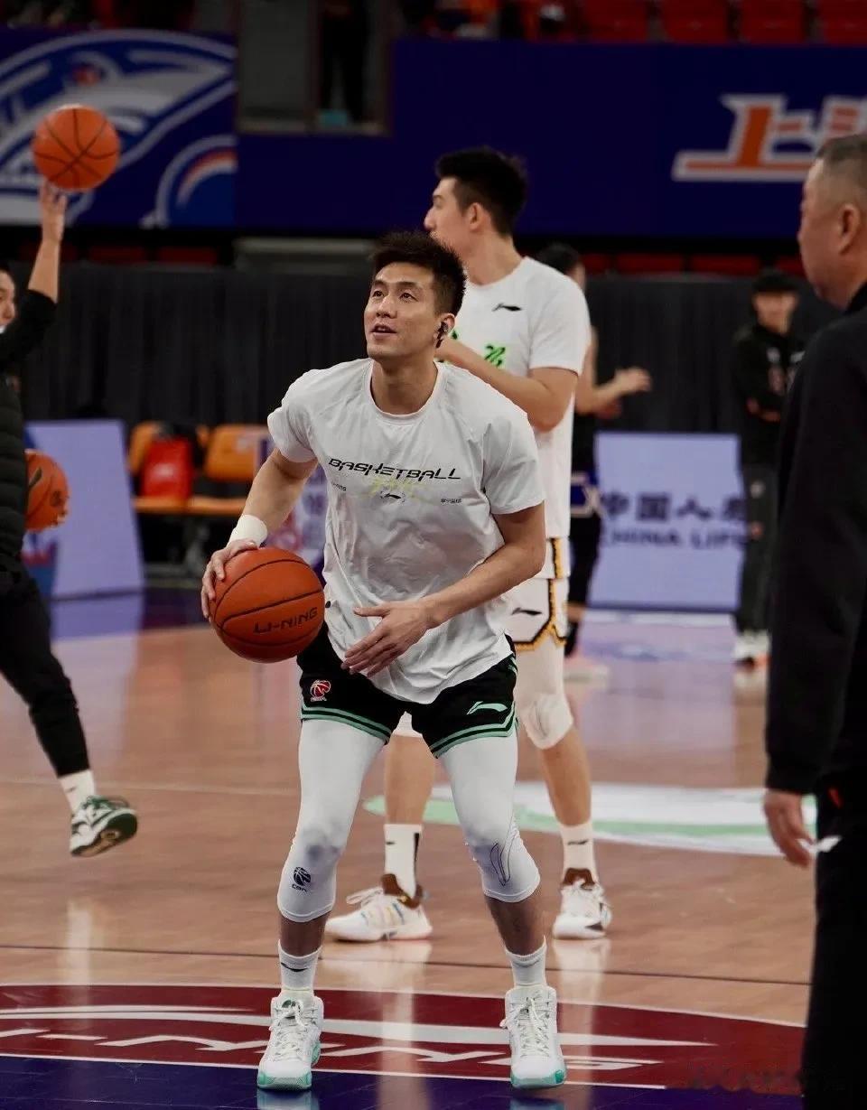 CBA官方公布本赛季全明星首发球员选定资格，其中有一条为前20轮，登场时间超过1
