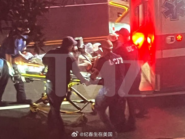 TMZ独家：Lindsey Graham 在急救人员的包围下，被担架从其住所抬出