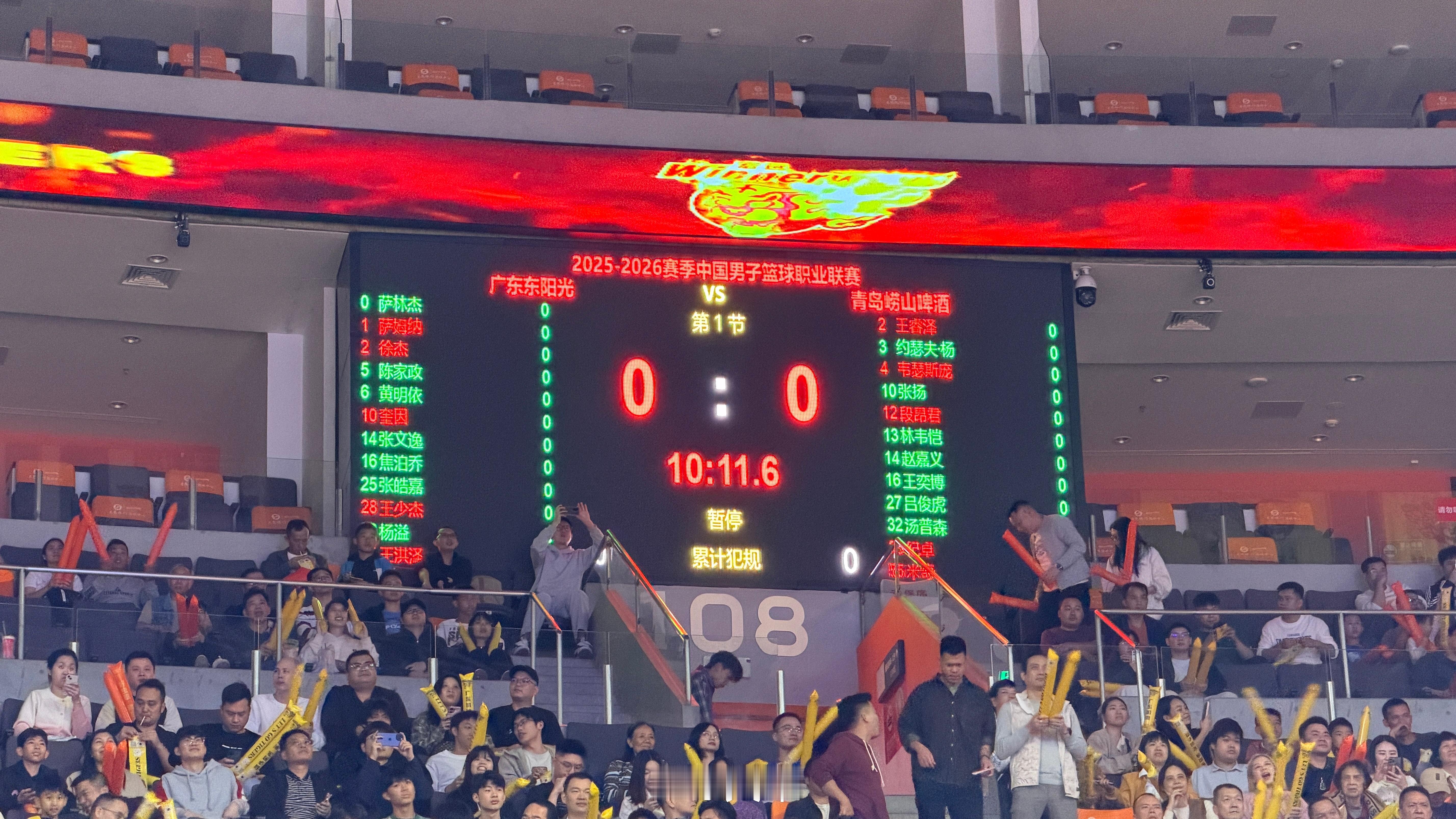 广东男篮vs青岛男篮 双方首发，广东：萨姆纳 徐杰 奎因 王少杰 王洪泽；青岛：