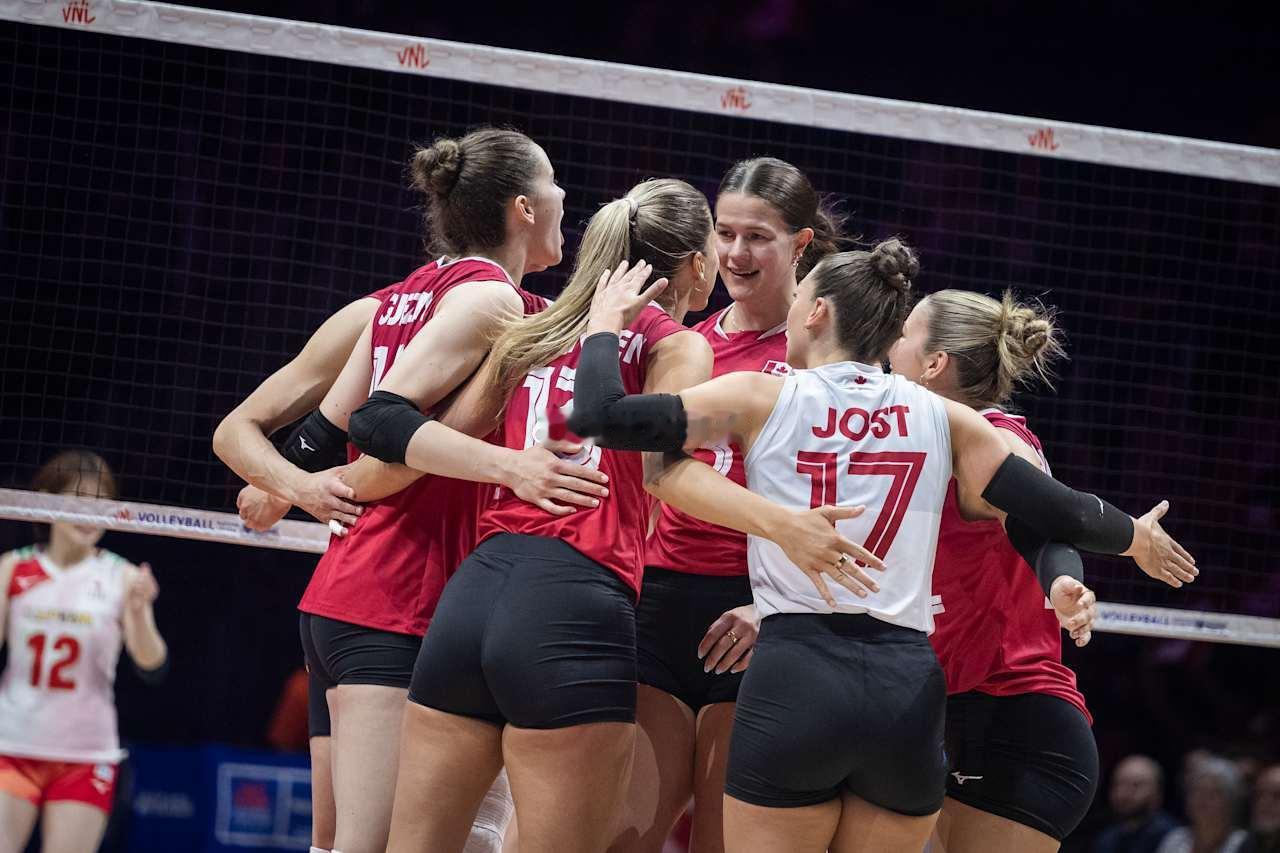 加拿大女排五局自失44分，日本女排自失21分。其中扣球失误21分、发球失误20分