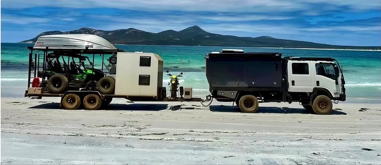 大海的呼吸，自由的味道。
这是大家想要的改装方案吗？
双排四驱越野升顶轻卡房车
