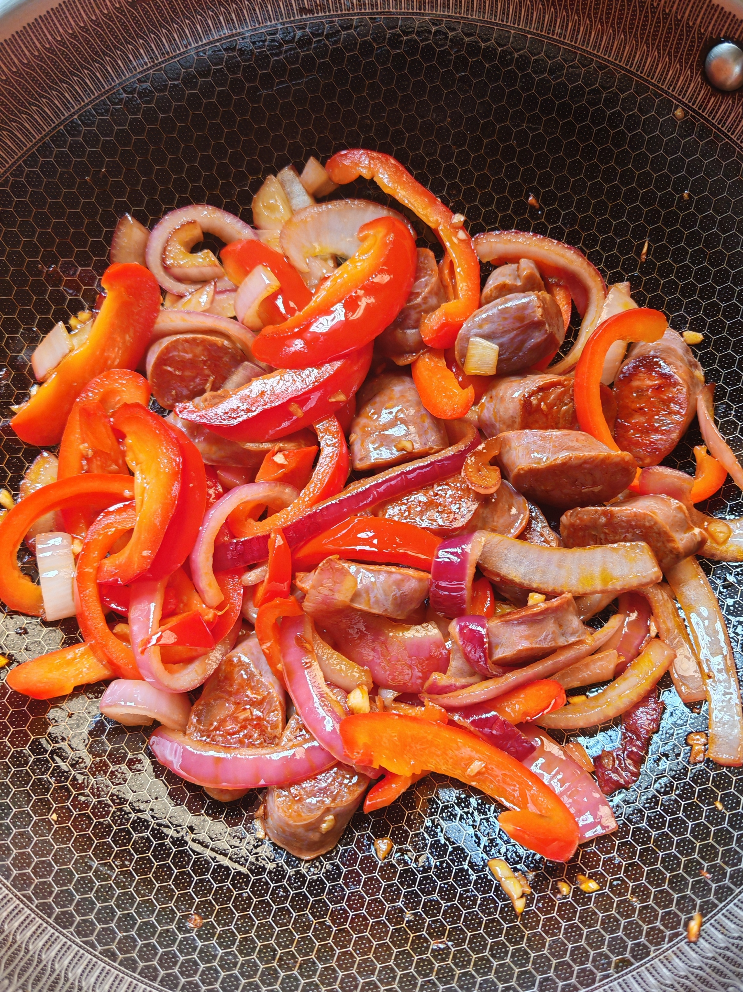 制作chorizo炖菜中 