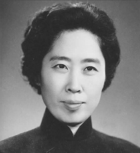 [微风]1979年，王光美迈出监狱大门，迎接自由的那一刻，她万万没想到，第一个来