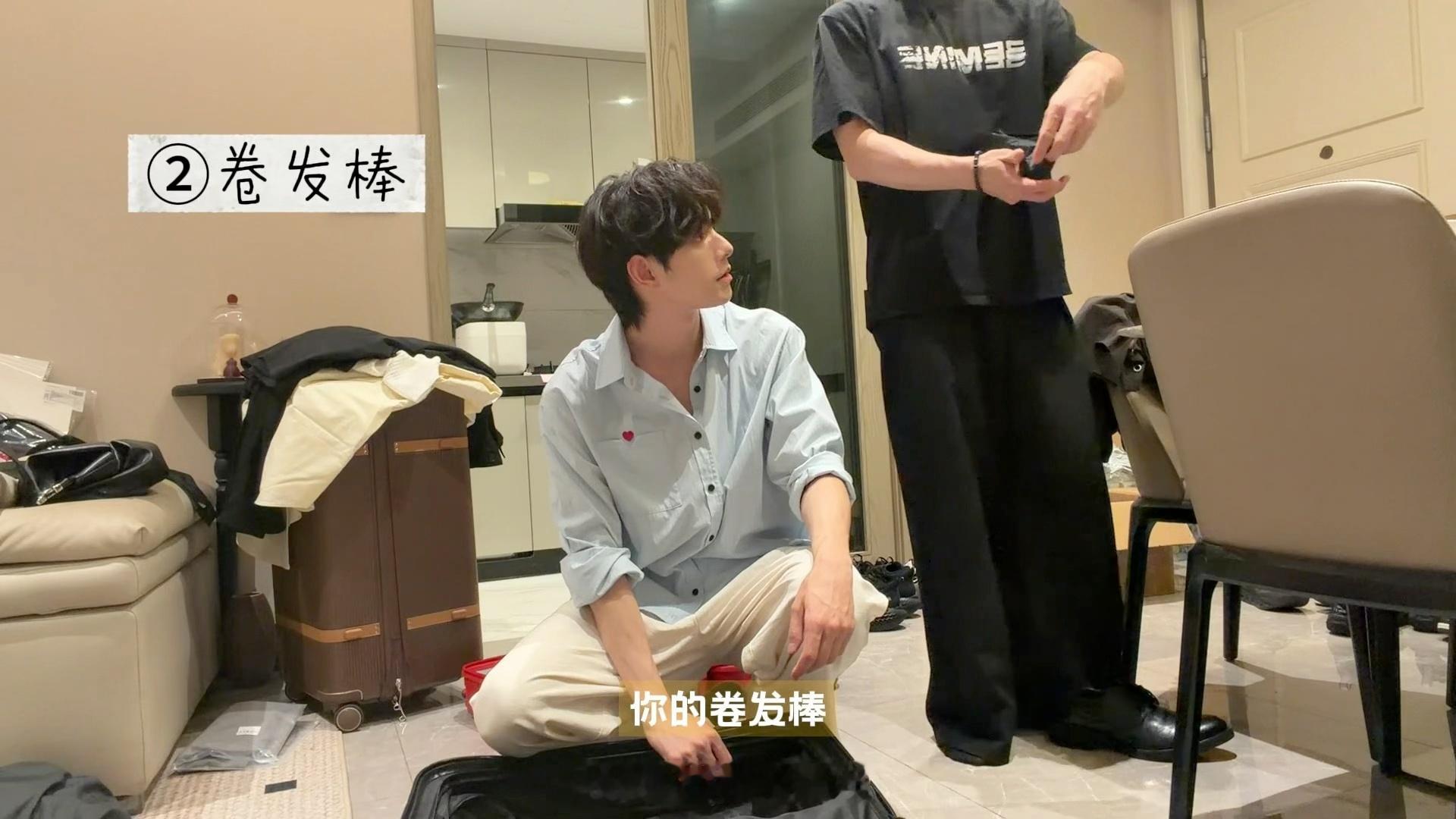 何昶希 怎么变成两个人去巴黎 时光跨越七年，何昶希再次启程巴黎时装周，和何衍朝一