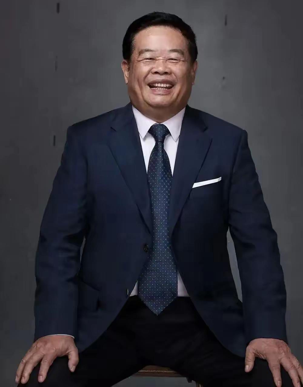 曹德旺说：“其实大部分人都不适合发财，因为钱的反噬力非常大，没有很高的德行，智慧
