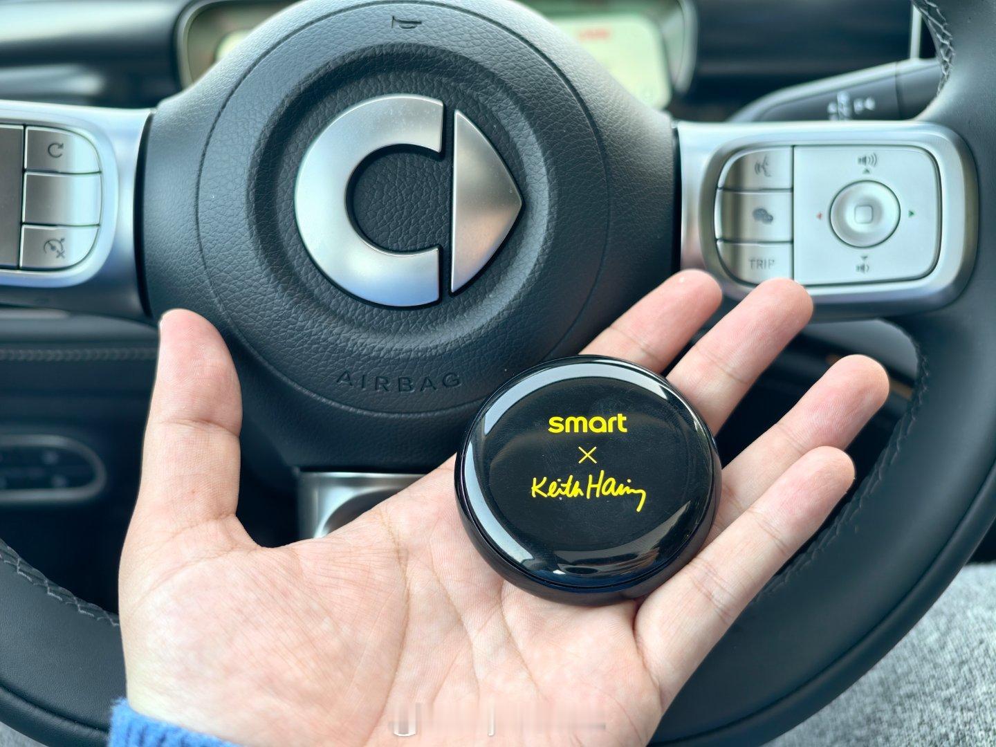 今天深度感受一下限量99台的smart X Keith Haring艺术特别版s