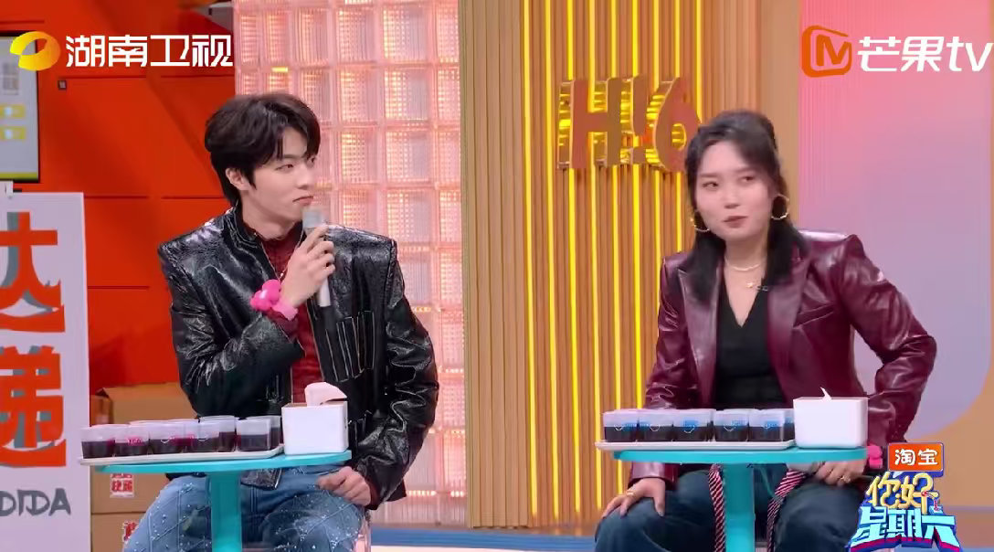 丁程鑫丁程鑫急得直接下场传答案了你好星期六 侯明昊忘词急坏丁程鑫，直接下场传答案