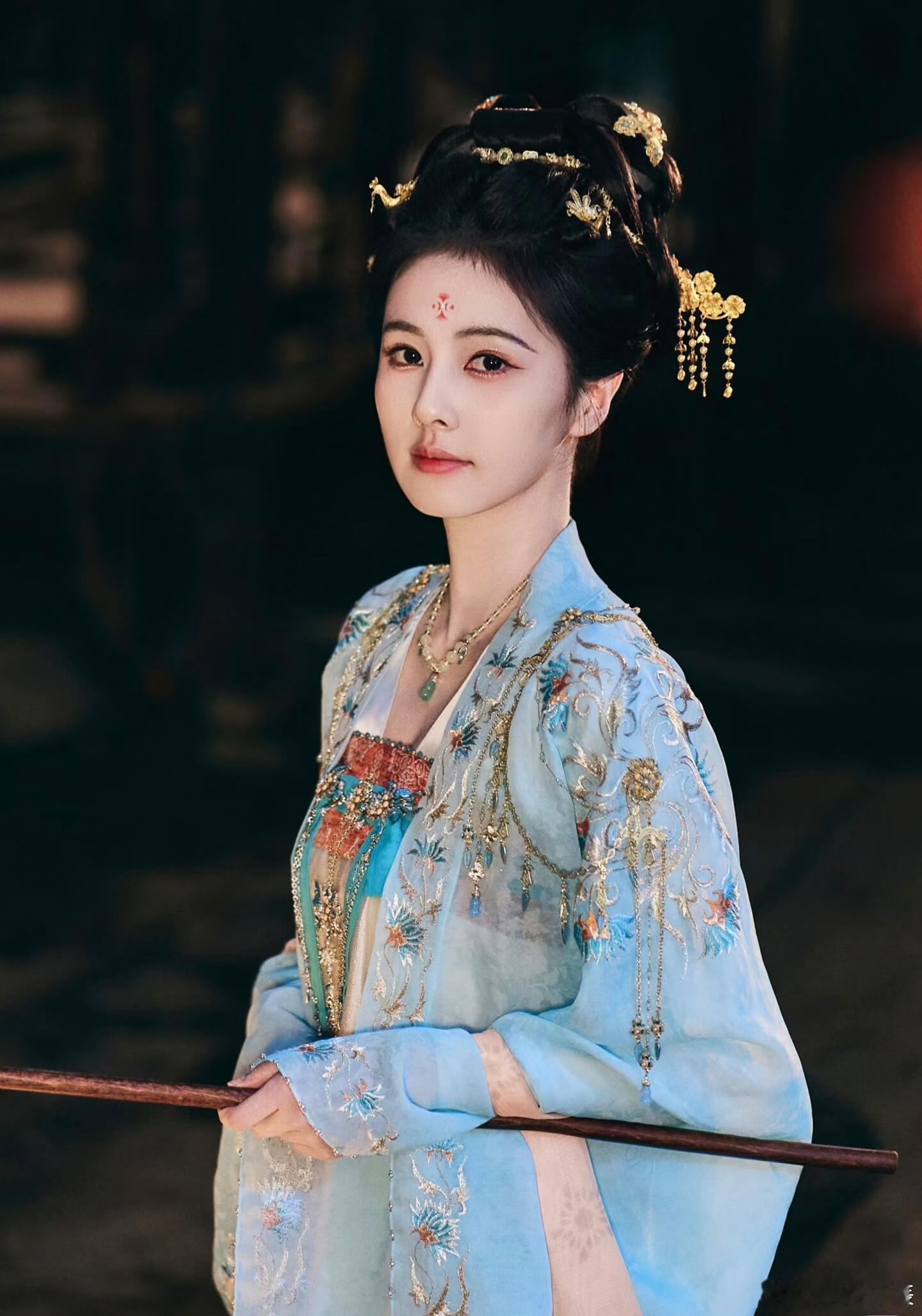 白鹿女探界最严厉的母亲 李佩仪开辟女探新赛道！白鹿把探案脑女主演活了，实力硬核勘