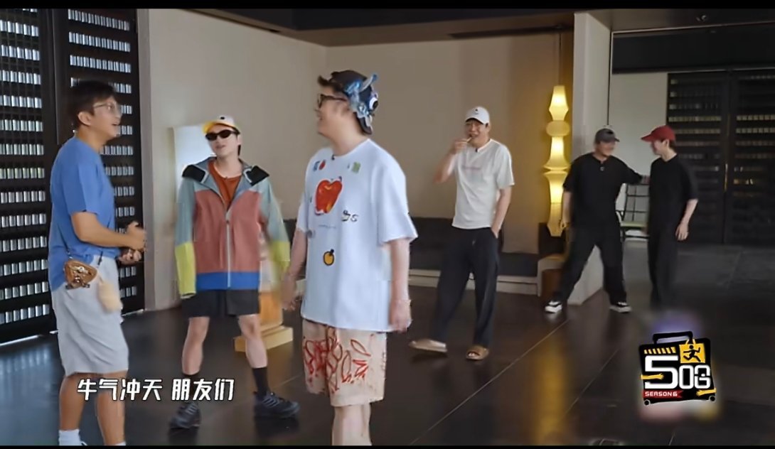 五哈为鹿晗排练生日舞蹈哈哈哈哈哈最难得的不是综艺同框，是真心把彼此放在心上。五哈