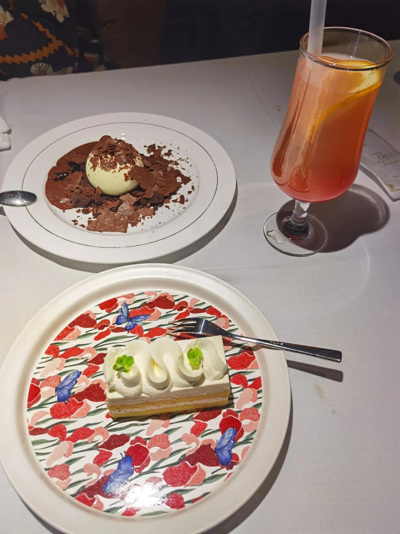 你与对方是典型的，价值观和消费观不同。性格这东西一旦形成，是改变不了的。