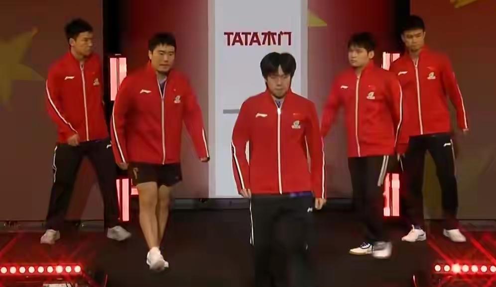 3-0日本，国乒男团夺冠4大不可思议：王楚钦轰11-2，大胖逆转张本太不容易了，