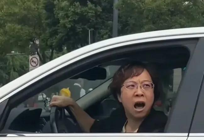 大家要小心了！面目狰狞！会传染！而且毒性极强！只要发作了就能上头条热搜！[捂脸]