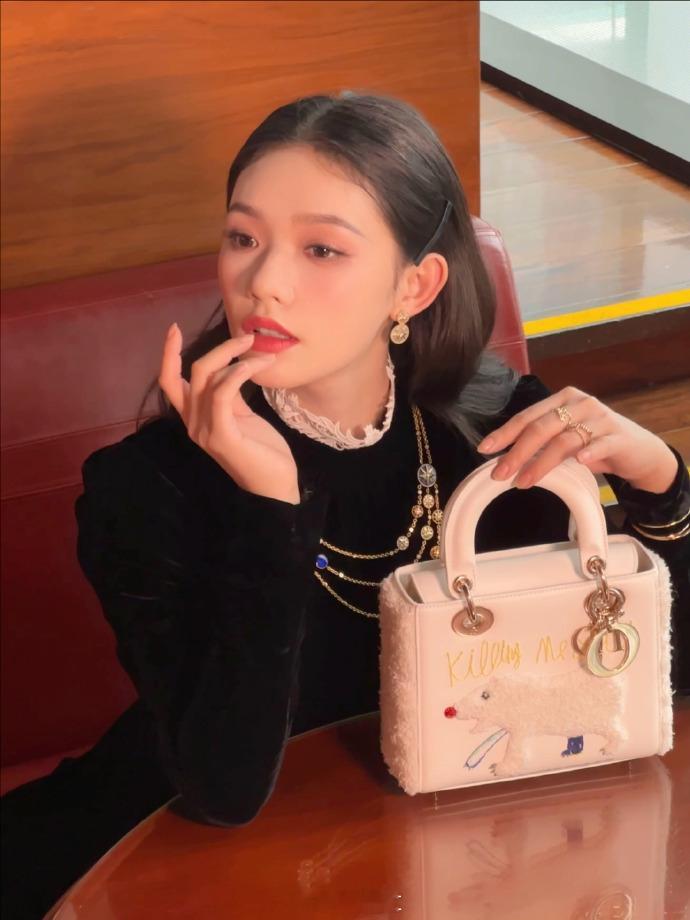 #林允千金风live大放送##林允复古千金风look# 林允在复古千金风look