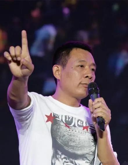 喜欢于东来的三个“另类”。
1.与伟人关联,2.和成语结合,3.同易经挂钩
一位