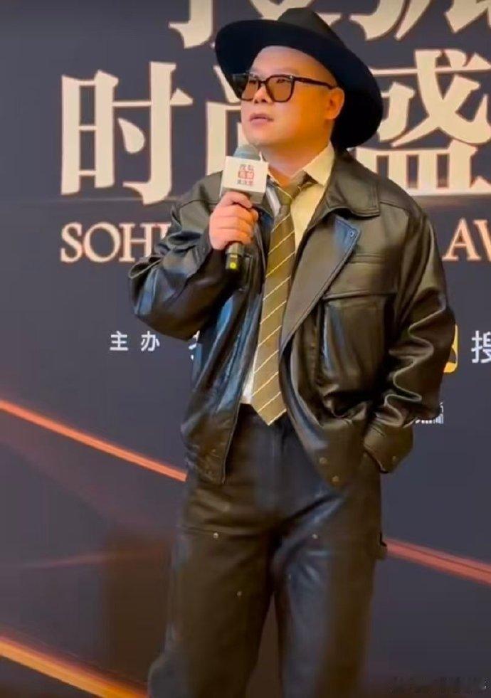 岳云鹏从兜里掏出俩核桃就盘上了有时候压力太大，不妨试试简单的放松方式。小岳岳说他