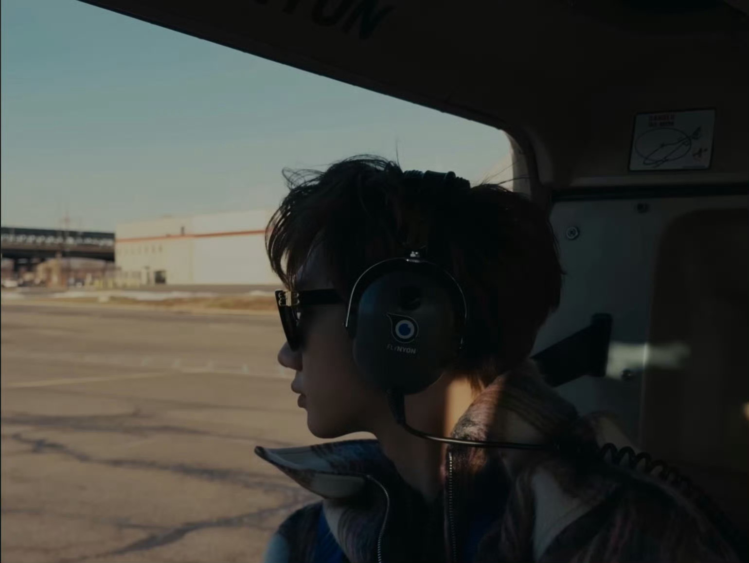 《问你一个人类梦寐以求的深奥问题》真的从旋律到MV气质都很搭的一首歌好吧自由、松